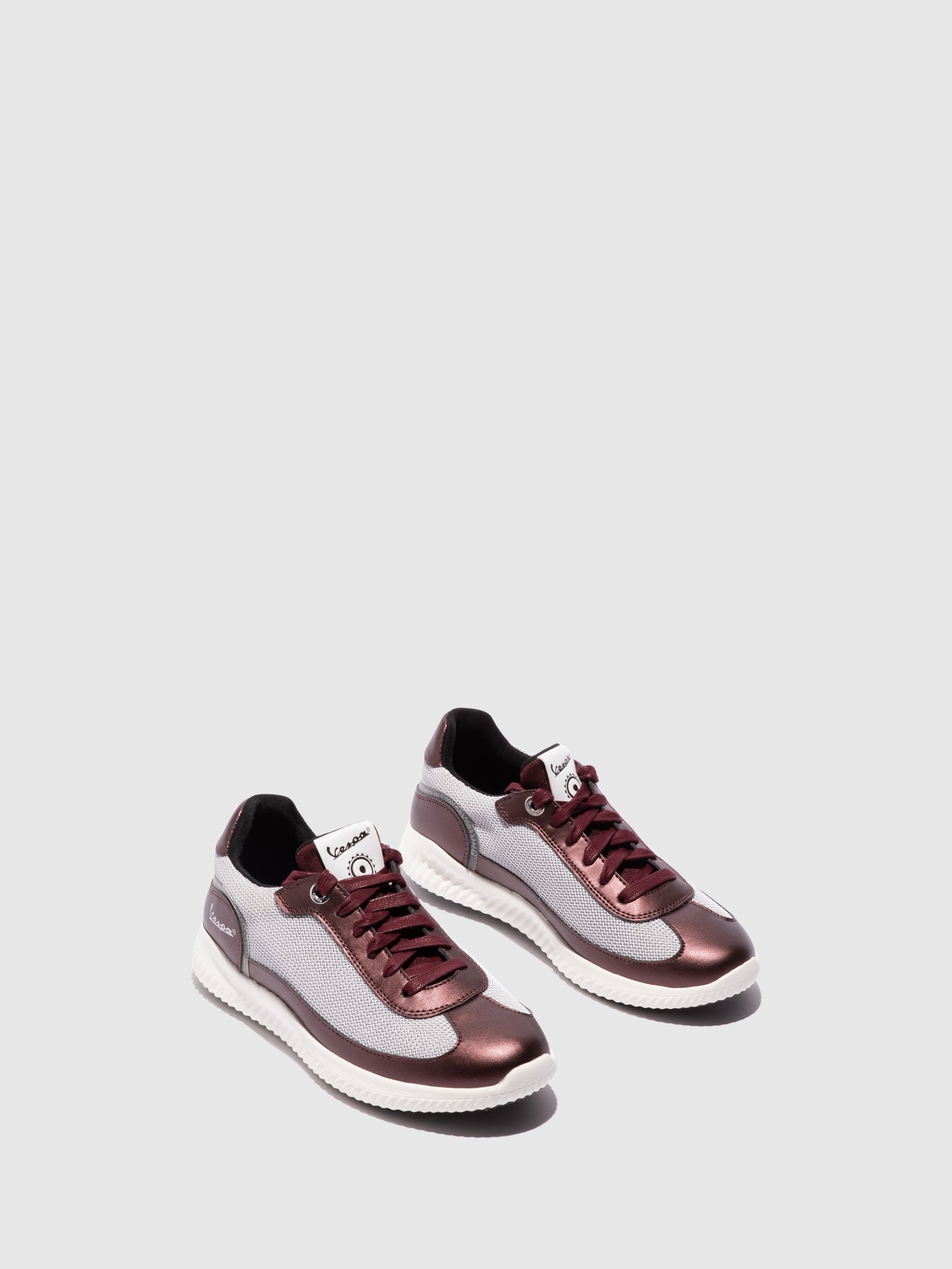 Vespa Sapatos com Atacadores em Roxo Branco